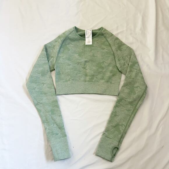 long sleeve workout top - Picture 1 of 3